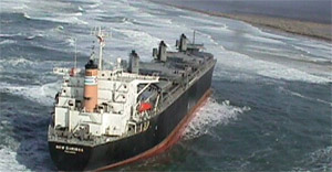 shipwreck spilling oil
